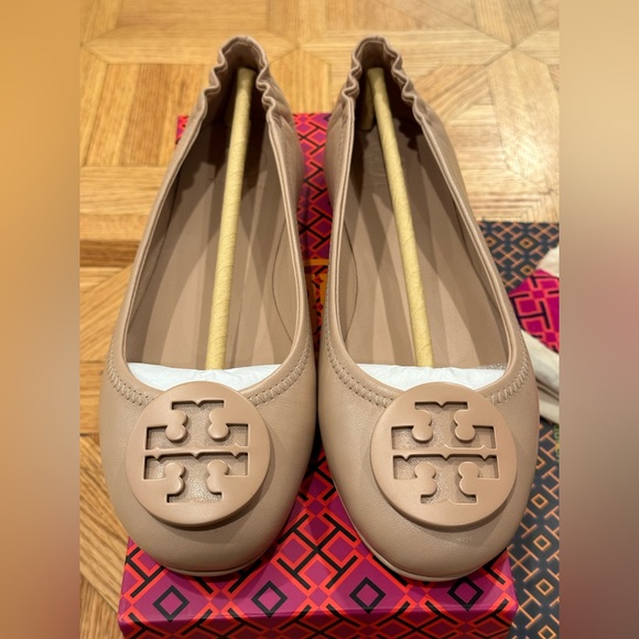 NWT Tory Burch Minnie Travel Flats in Goan Sand - Picture 4 of 16